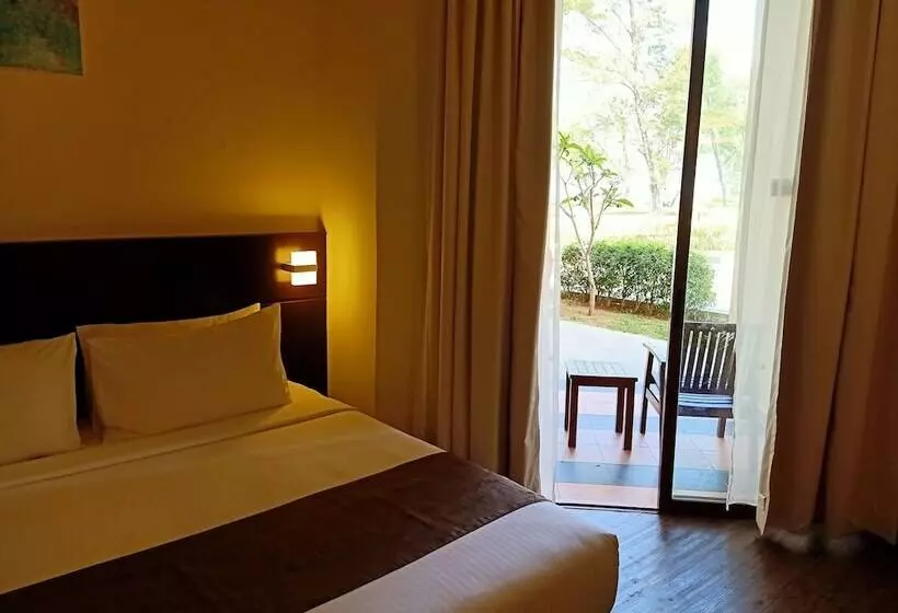 スーペリアトリプルルーム, Villea Rompin Resort & Golf