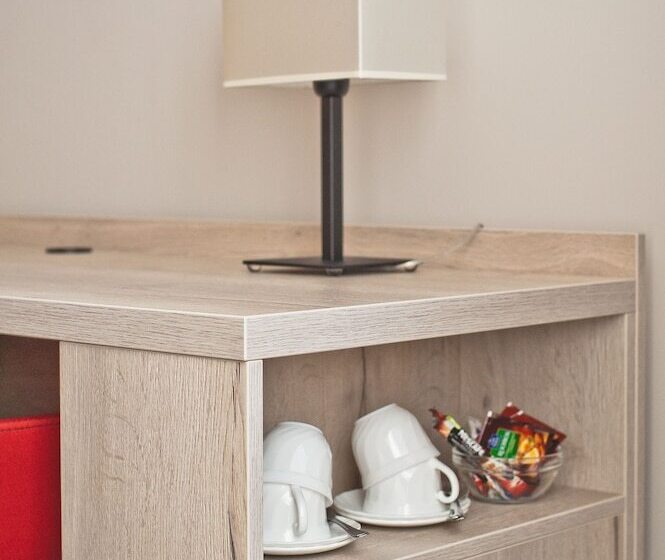 اتاق استاندارد یک نفره, Akwawit