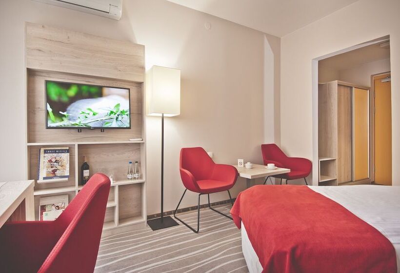 اتاق استاندارد یک نفره, Akwawit