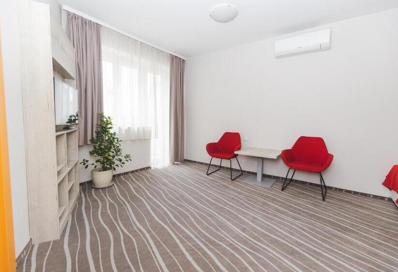 اتاق خانوادگی, Akwawit