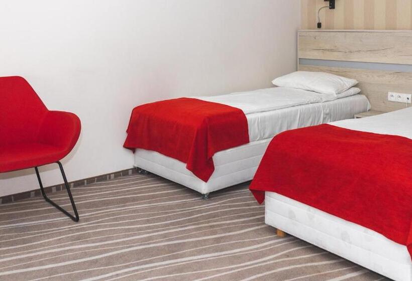 اتاق خانوادگی, Akwawit