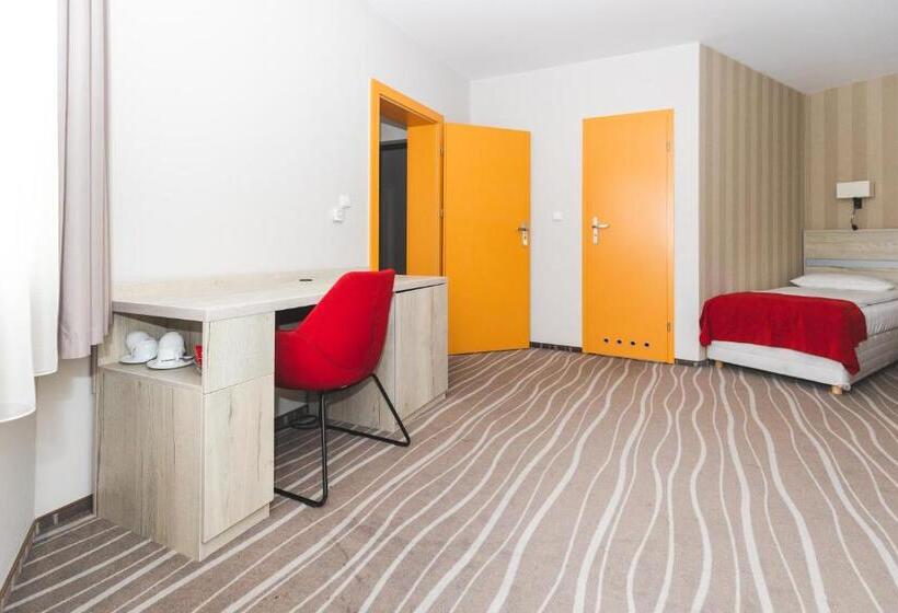 اتاق خانوادگی, Akwawit