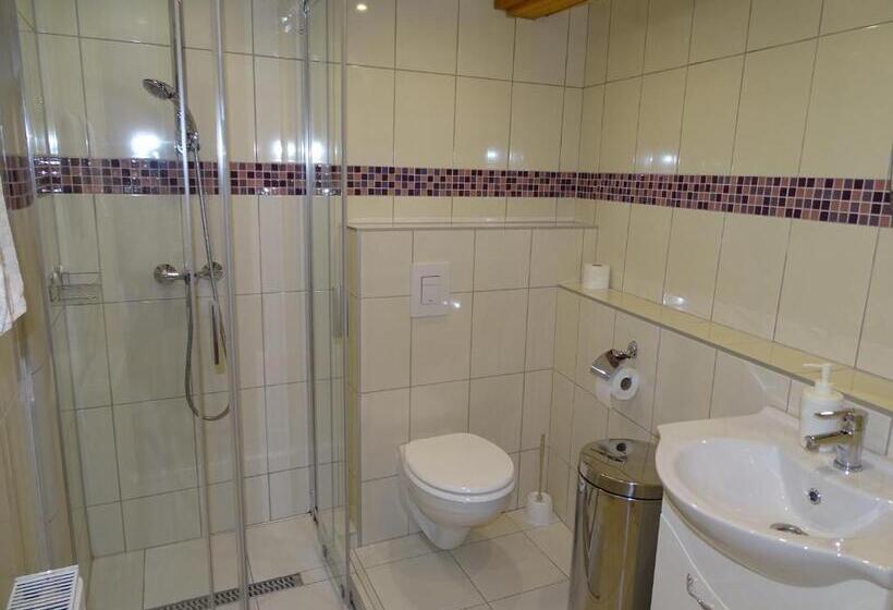 Номер Стандарт, Alabárdos Panzió és Apartmanház