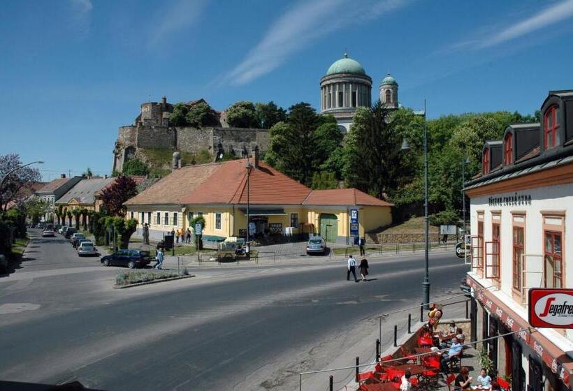 Номер Стандарт, Alabárdos Panzió és Apartmanház