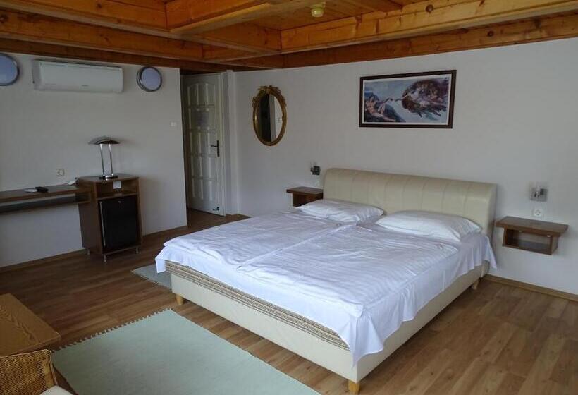 Номер Стандарт, Alabárdos Panzió és Apartmanház