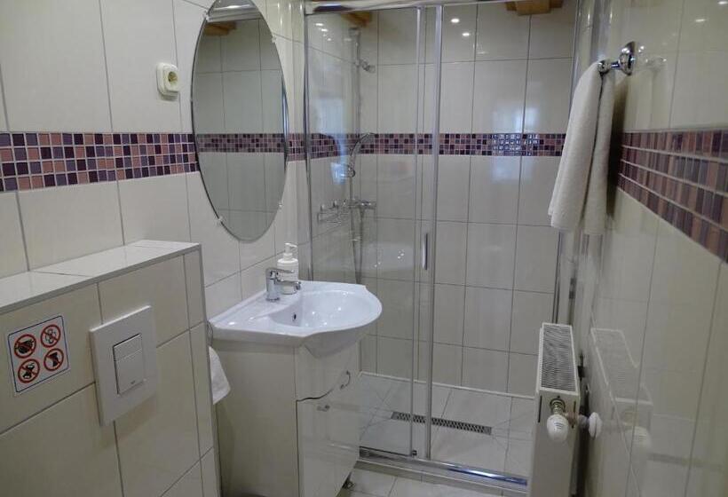 Номер Стандарт Трехместный, Alabárdos Panzió és Apartmanház