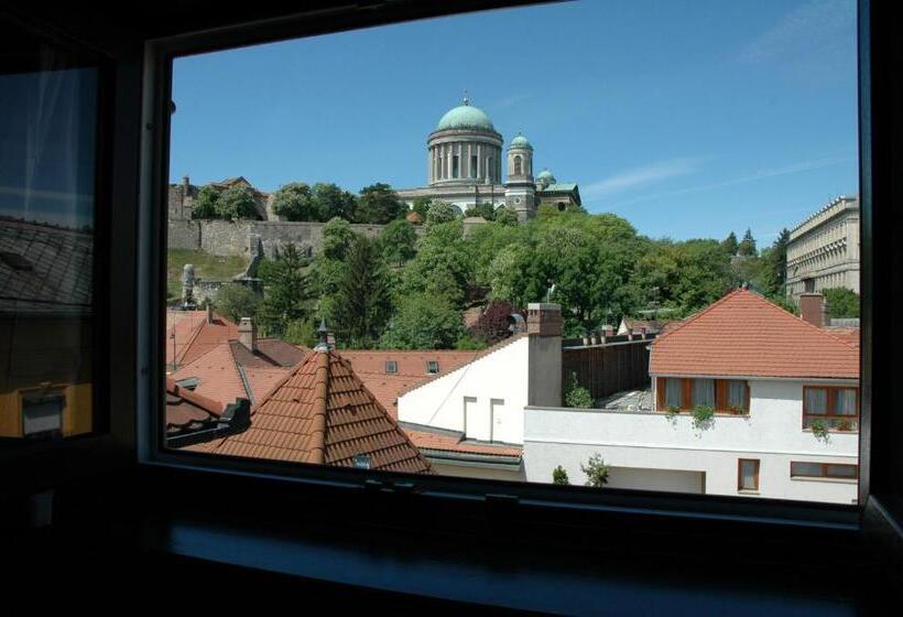 Номер Стандарт Трехместный, Alabárdos Panzió és Apartmanház