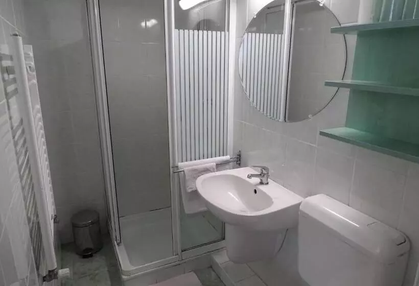اتاق استاندارد سه نفره, Alabárdos Panzió és Apartmanház