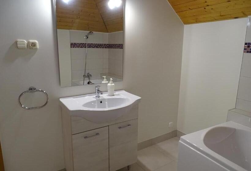 Апартаменты 2 Спальни, Alabárdos Panzió és Apartmanház