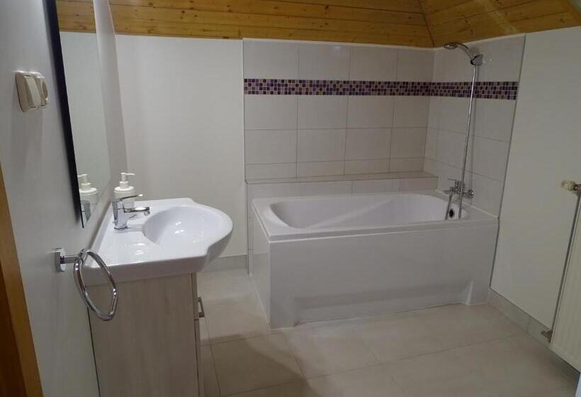 Апартаменты 2 Спальни, Alabárdos Panzió és Apartmanház