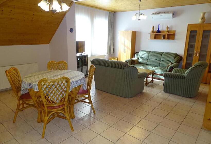 Апартаменты 2 Спальни, Alabárdos Panzió és Apartmanház