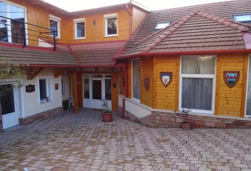 آپارتمان خانوادگی 2 خوابه, Alabárdos Panzió és Apartmanház