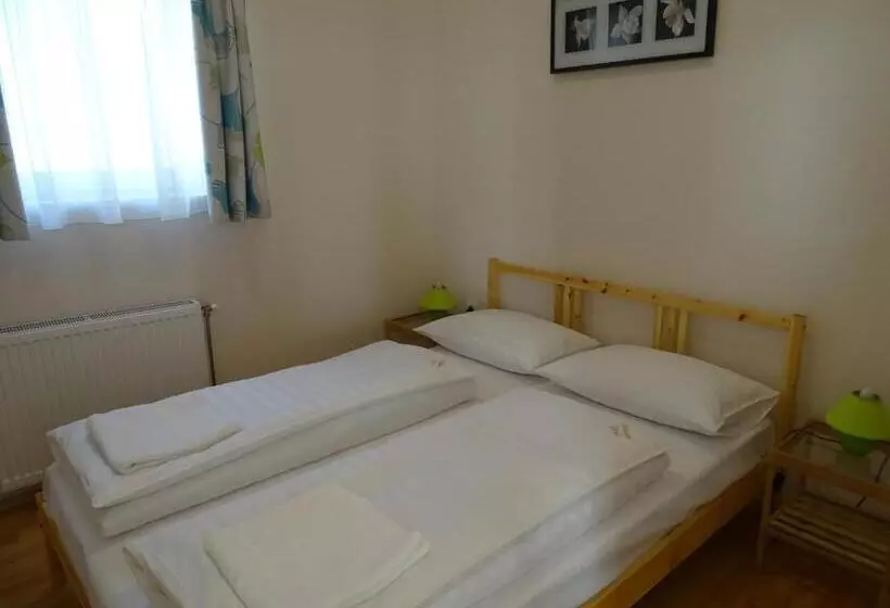 آپارتمان خانوادگی 2 خوابه, Alabárdos Panzió és Apartmanház