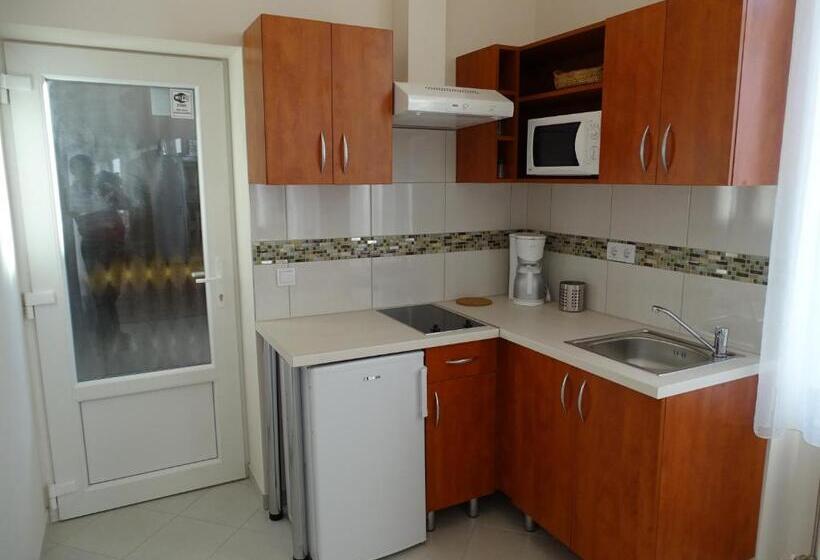 Семейные Апартаменты 3 Спальни, Alabárdos Panzió és Apartmanház