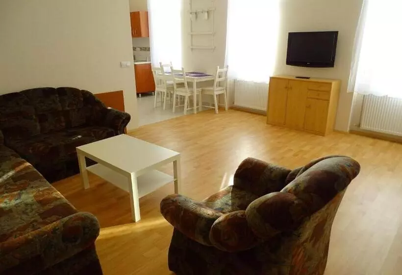 آپارتمان خانوادگی 2 خوابه, Alabárdos Panzió és Apartmanház