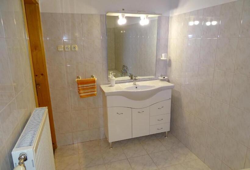 Апартаменты 2 Спальни с Балконом, Alabárdos Panzió és Apartmanház