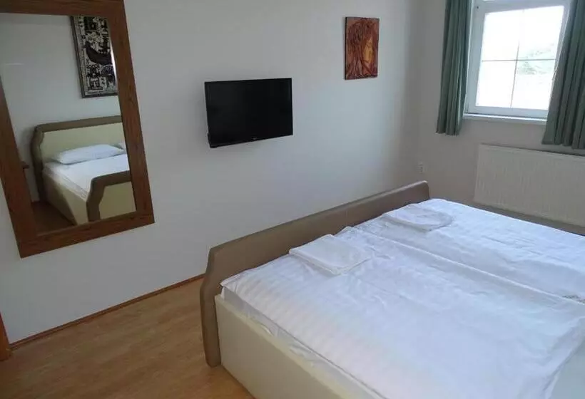 آپارتمان 2 خوابه با بالکن, Alabárdos Panzió és Apartmanház