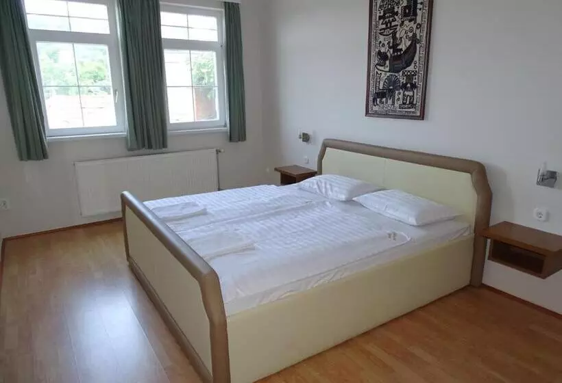 آپارتمان 2 خوابه با بالکن, Alabárdos Panzió és Apartmanház
