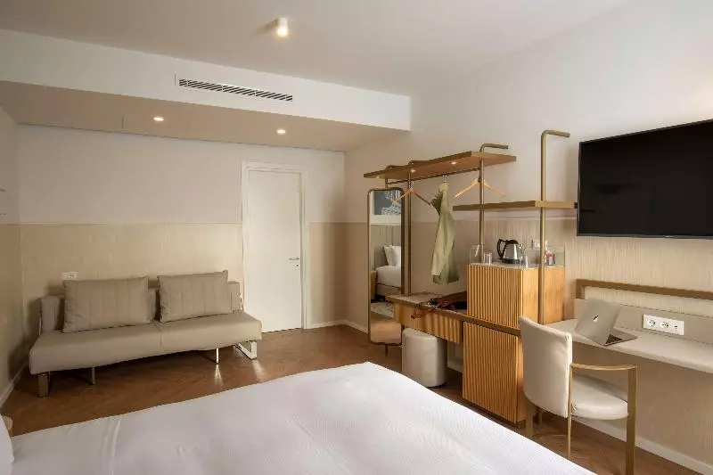 اتاق استاندارد با تخت بزرگ, Cosmopolita Hotel Rome, Tapestry Collection By Hilton