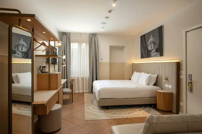 اتاق سوپریور, Cosmopolita Hotel Rome, Tapestry Collection By Hilton