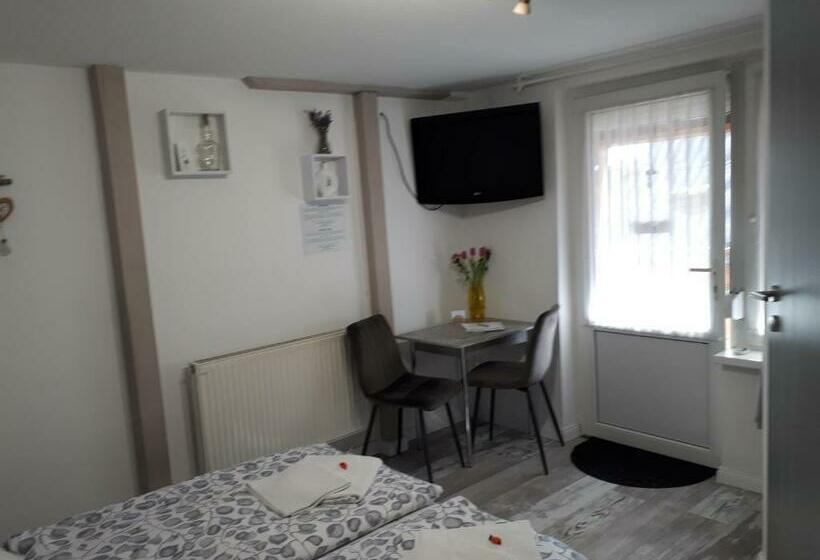 标准工作室, Mini Vendégház Budaörs