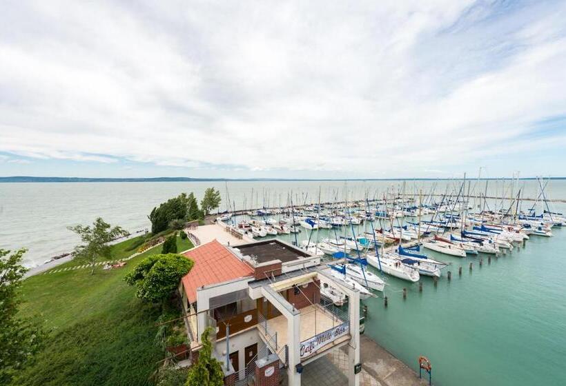 חדר סטנדרט נוף לאגם, Móló