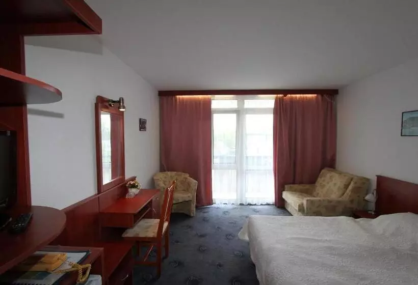 Standardzimmer mit Seeblick, Móló