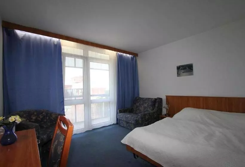 Standardzimmer mit Seeblick, Móló