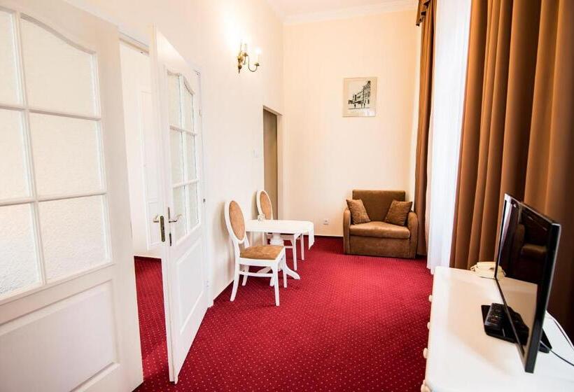 דירת חדר, Piast