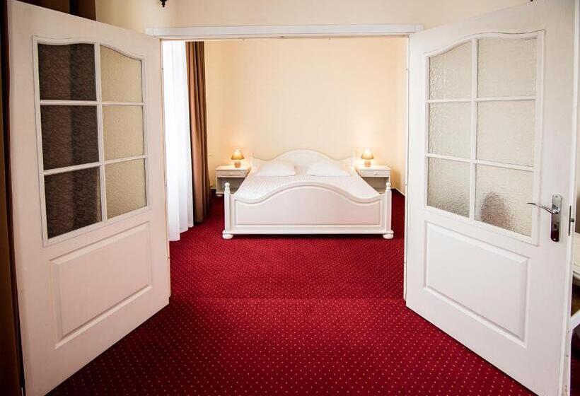 דירת חדר, Piast