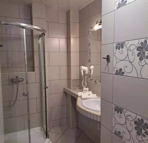 Comfort room with balcony, Trojak