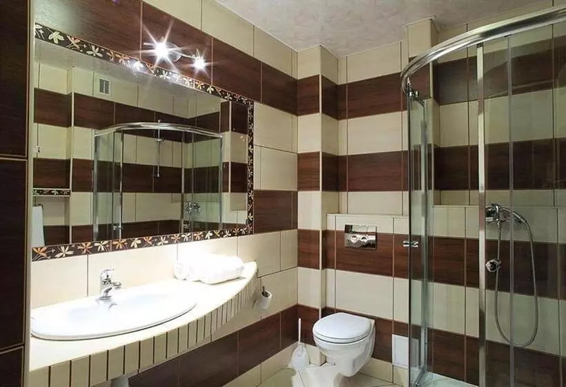 Comfort room with balcony, Trojak
