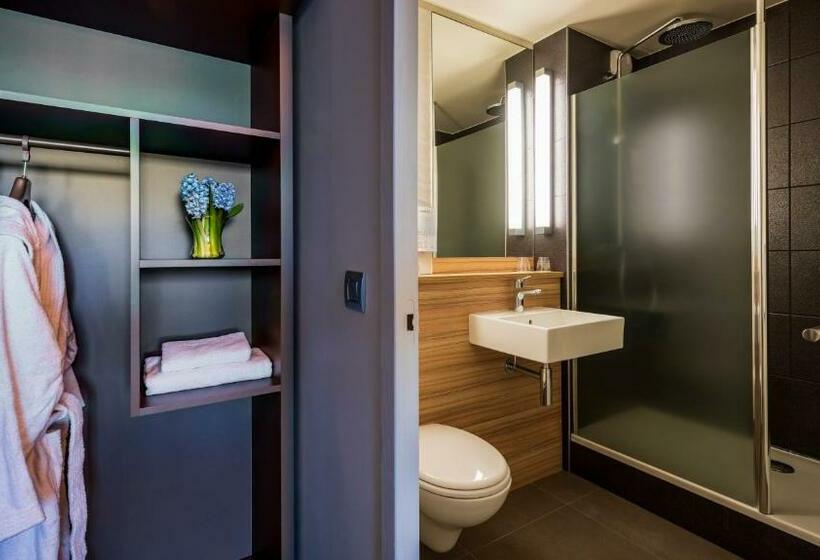 Номер Стандарт, Campanile Hotel & Restaurant Eindhoven