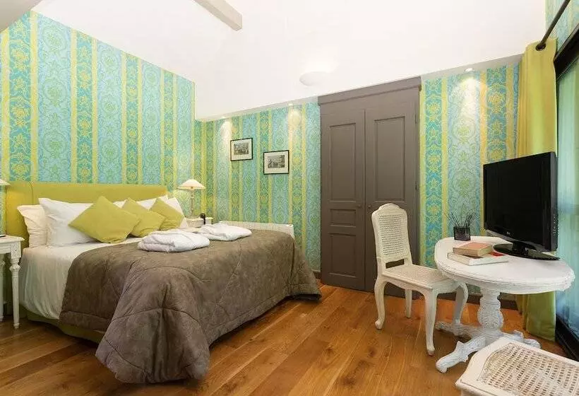 Comfort-huone, Chateau De Candie