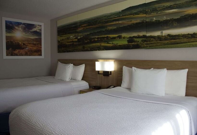 Номер Стандарт 2 Двуспальные Кровати, Days Inn By Wyndham Colby