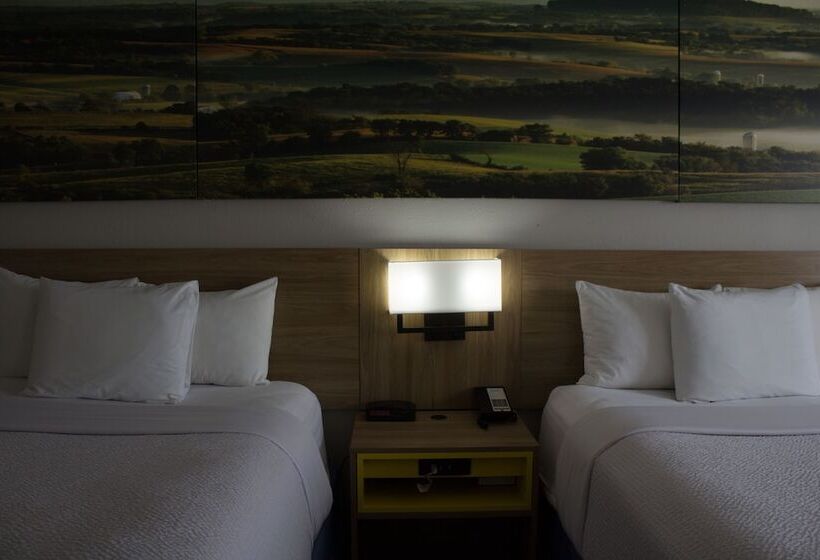 스탠다드 룸 더블 침대 2개, Days Inn By Wyndham Colby