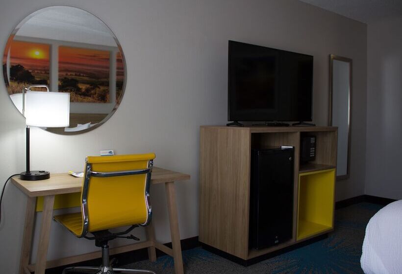 Номер Стандарт 2 Двуспальные Кровати, Days Inn By Wyndham Colby