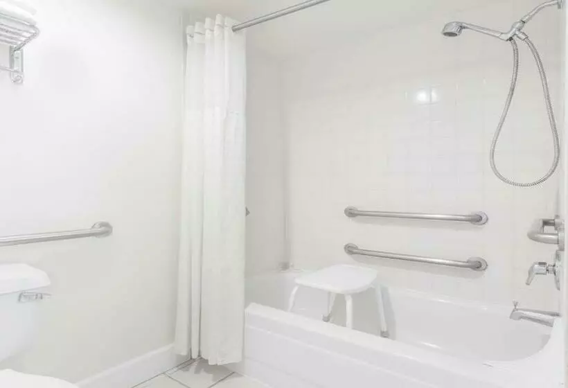 اتاق استاندارد برای معلولان, Prodigy Hotel, A Days Inn By Wyndham