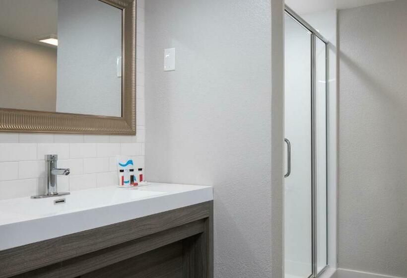 חדר סטנדרט מותאם לאדם עם מוגבלויות, Prodigy Hotel, A Days Inn By Wyndham