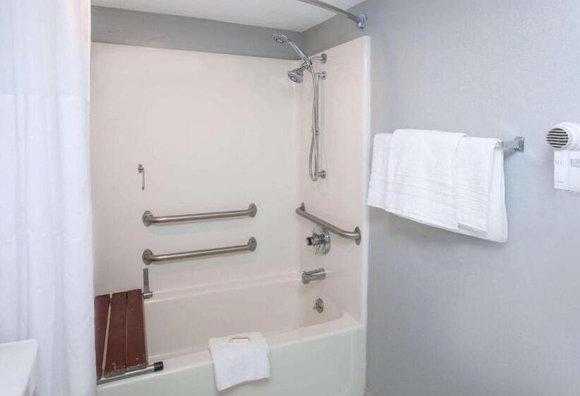 غرفة قياسية سرير كينج لذوى الإحتياجات الخاصة, Days Inn By Wyndham Farmer City