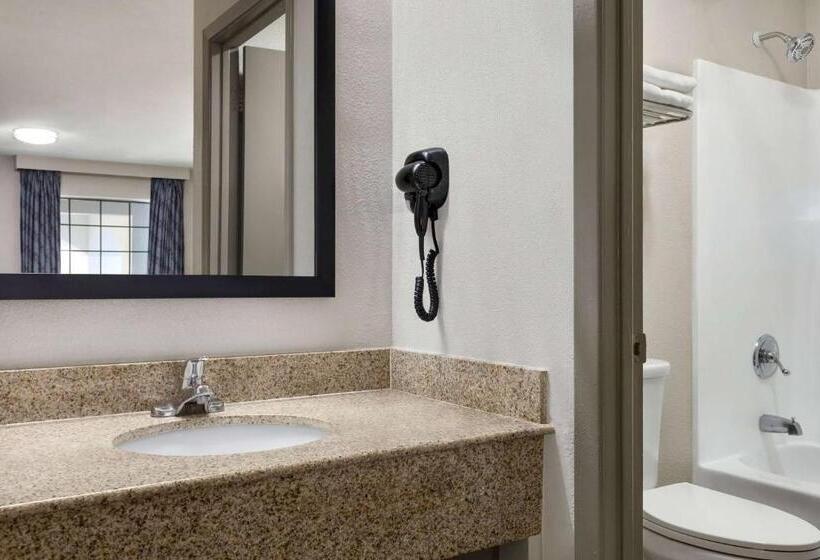 带大床的标准间, Days Inn By Wyndham Fulton