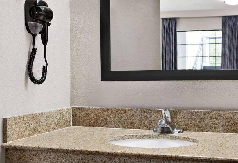 带大床的标准间, Days Inn By Wyndham Fulton