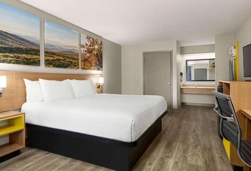 适合残疾人士使用的带超级大床的标准间, Days Inn By Wyndham Fulton