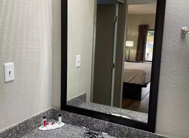 Deluxe Suite King Bed, Days Inn By Wyndham Jackson