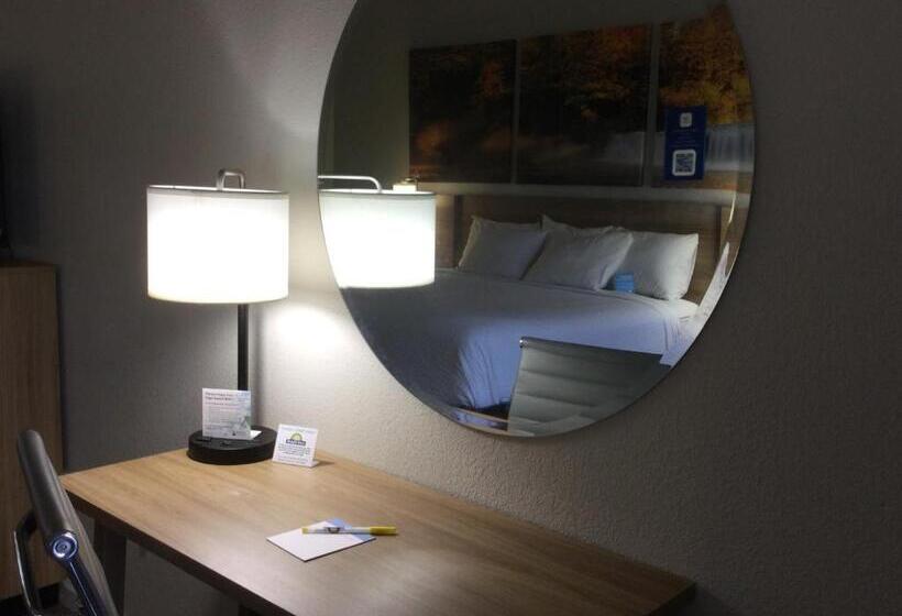 غرفة قياسية سرير كينج, Days Inn By Wyndham Jackson