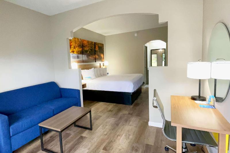 جناح ديلوكس سرير كينج, Days Inn By Wyndham Jackson