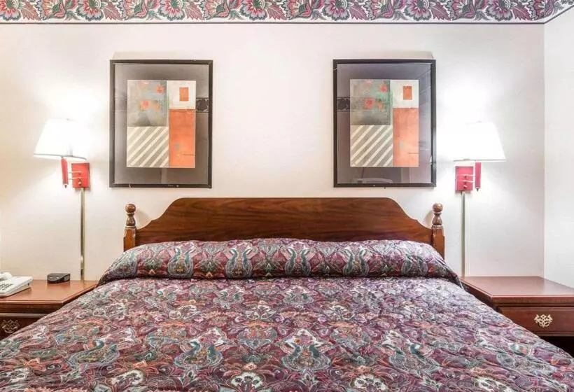 キングサイズベッドのスタンダードルーム, Econo Lodge