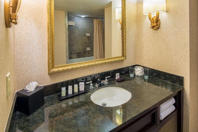 Люкс Кровать Кинг, Embassy Suites By Hilton Portland Downtown