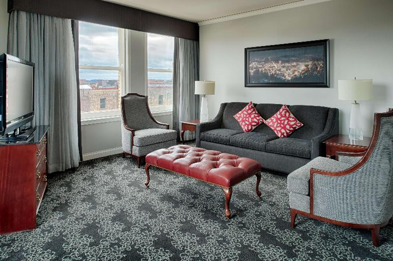 Люкс Кровать Кинг, Embassy Suites By Hilton Portland Downtown