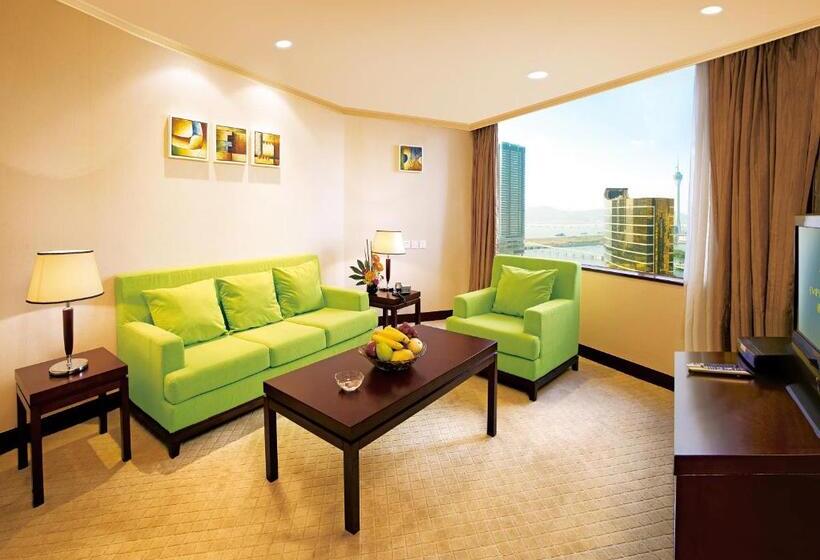 سوییت لوکس, Emperor